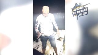 Маврикий — рыбу некуда девать: удачная морская рыбалка с рассвета