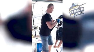 Маврикий — рыбу некуда девать: удачная морская рыбалка с рассвета