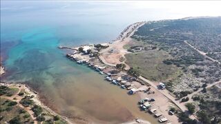 Liopetri Potamos — рыбацкое укрытие с воздуха: к свалам по руслу