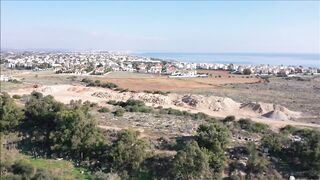 Liopetri Potamos — рыбацкое укрытие с воздуха: к свалам по руслу