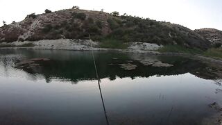 Asprokremmos, Cyprus — бассы на джиг: рельеф, ветер и тени дамбы