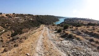 Asprokremmos, Cyprus — бассы на джиг: рельеф, ветер и тени дамбы