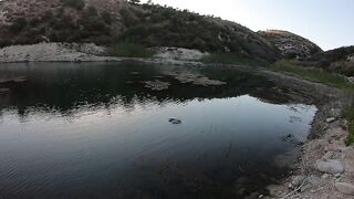 Asprokremmos, Cyprus — бассы на джиг: рельеф, ветер и тени дамбы