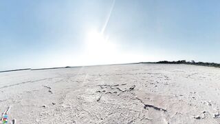 Larnaca Salt Lake — фламинго и сезонность ветров, рыбалка рядом у пирса?