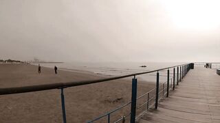 Larnaca, Finikoudes Beach и Марина: вечерняя рыбалка у мола