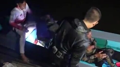 Засолка и сушка морских огурцов в Пандами на архипелаге Сулу