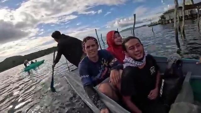 Засолка и сушка морских огурцов в Пандами на архипелаге Сулу