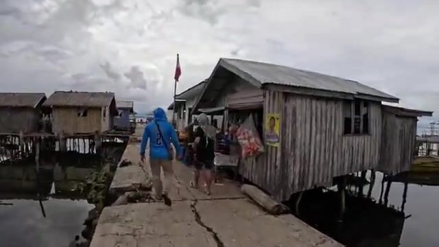 Засолка и сушка морских огурцов в Пандами на архипелаге Сулу