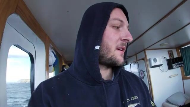 Утренняя выборка ловушек на лобстеров у Бруни в Тасмании