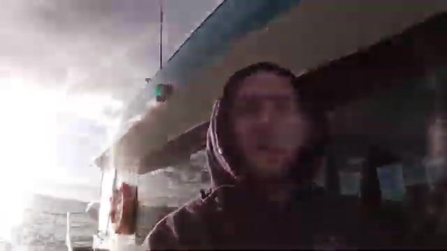 Утренняя выборка ловушек на лобстеров у Бруни в Тасмании