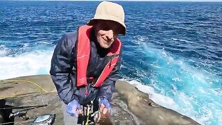 Скальная рыбалка на Южном океане, голубой губан и карри в лагере