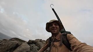Скальная рыбалка на Южном океане, голубой губан и карри в лагере