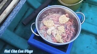 Ночная ловля кальмара с лодки у берегов Фукуока