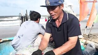 Лонгхай: сельдяные сети на берегу и туристический морской день