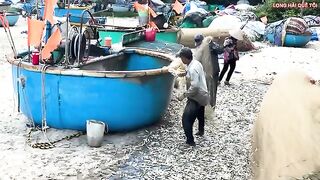 Лонгхай: сельдяные сети на берегу и туристический морской день