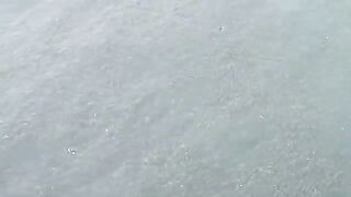 Ловля двух морских хищников с судна у причала в Малабо
