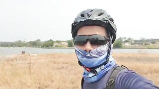 Ловля двух морских хищников с судна у причала в Малабо
