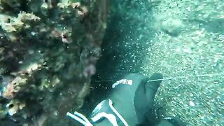 Подводная охота с Пеппе у Неаполя в прозрачной воде