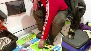 Взвесили 7.5 кг рипуса и сорожки после ночной рыбалки в Приморске