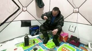 Взвесили 7.5 кг рипуса и сорожки после ночной рыбалки в Приморске
