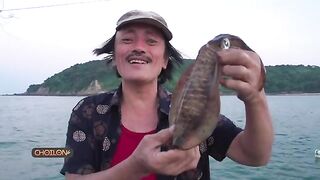 Крупный кальмар на искусственную креветку у островов Кото
