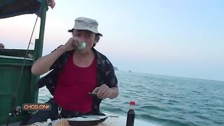 Крупный кальмар на искусственную креветку у островов Кото
