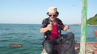 Крупный кальмар на искусственную креветку у островов Кото