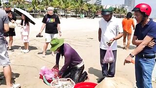 Невод с рыбой-саблей на пляже Микхе в Дананге во Вьетнаме