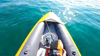 Самодельный чапари с моторного каяка у Кызкалеси принес красную рыбу и скумбрию