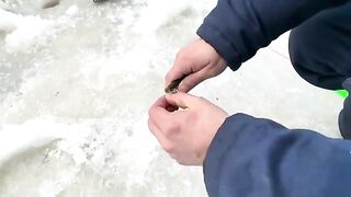 Первая подледная корюшка и обед в палатке на озере Буссе