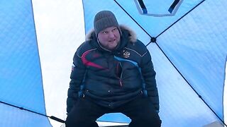 Первая подледная корюшка и обед в палатке на озере Буссе