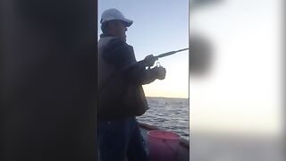 Сильная рыба на джиг у Калкана, которую вываживали с капитаном