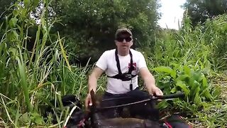 Крупный зеркальный карп на маленькой реке в Алахадзы