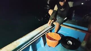 Ночная ловля с лодки на оснастку с пером у Виньхи