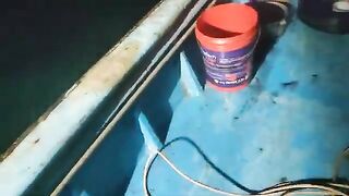 Ночная ловля с лодки на оснастку с пером у Виньхи
