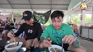 Ночная ловля кальмаров у Виньхи: первый кальмар Кыонга