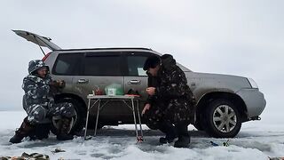 Зимний окунь в Ак-Кабаке: три лунки и 116 штук у одного