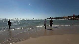 Морская телевизия на пляже Ашдода за рекой Лахиш