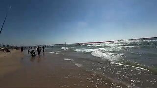 Морская телевизия на пляже Ашдода за рекой Лахиш