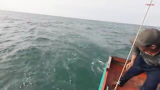 Ночная ловля кальмара с лодки в Лонгхае