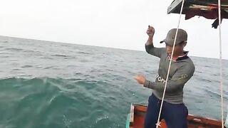 Ночная ловля кальмара с лодки в Лонгхае