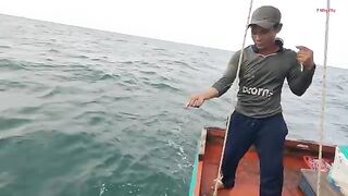 Ночная ловля кальмара с лодки в Лонгхае