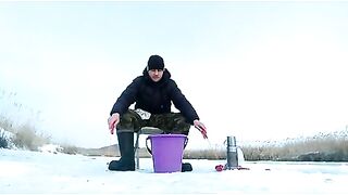 Подледная корюшка в Славянке с уловом 2.2 кг