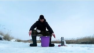 Подледная корюшка в Славянке с уловом 2.2 кг