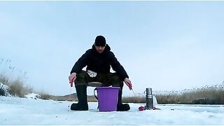 Подледная корюшка в Славянке с уловом 2.2 кг