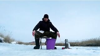 Подледная корюшка в Славянке с уловом 2.2 кг