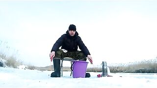 Подледная корюшка в Славянке с уловом 2.2 кг