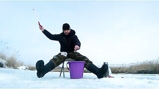 Подледная корюшка в Славянке с уловом 2.2 кг