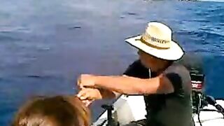 Стая морских хищников подошла к лодке у Закинфа и мы вместе вываживали