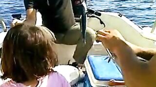 Стая морских хищников подошла к лодке у Закинфа и мы вместе вываживали